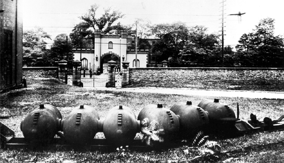 Photo_of_old_Arsenal_entrance_at_Butler_and_40th_Sts.