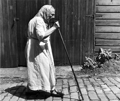 Photo_of_old_woman.