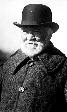 Portrait_photo_of_Mr._Andrew_Carnegie.