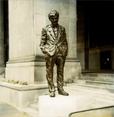 Photo_of_statue_of_Mayor_Caliguiri.