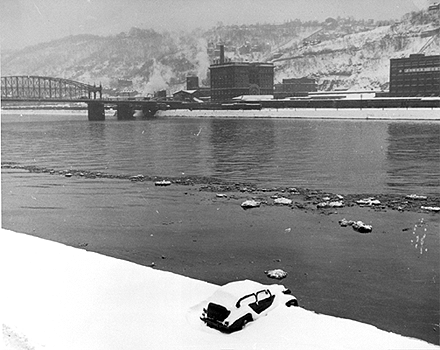 Photo_of_Monongahela_Wharf.