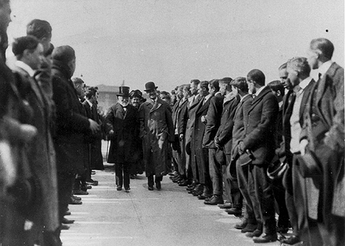 Photo_of_Andrew_Carnegie_visiting_Carnegie_Institute_of_Technology.