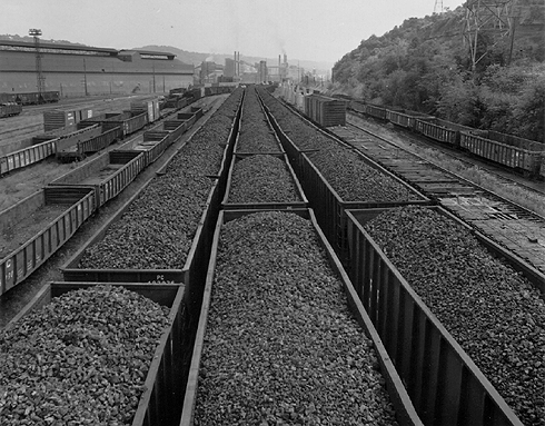Photo_of_coalcars_at_J&L_railroad_yards.