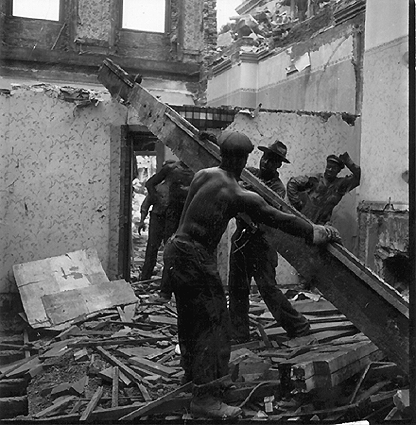 Photo_of_demolition_workers.