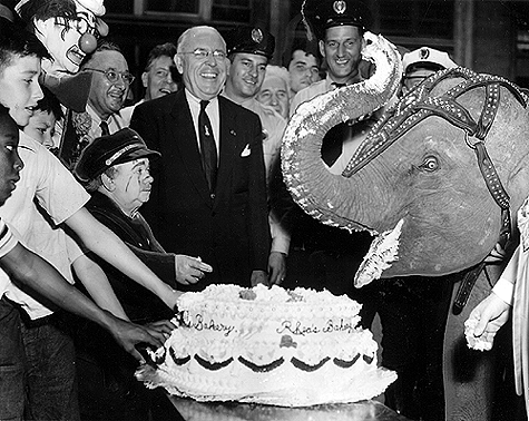 Photo_of_Mayor_David_Lawrence_and_elephant.