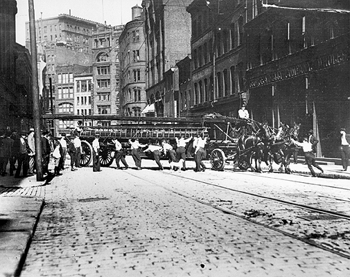 Photo_of_hook_and_ladder_truck_turning.