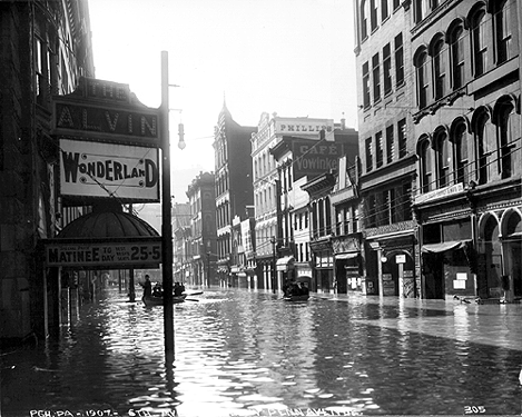 Photo_of_Sixth_and_Penn_during_flood_of_1907.