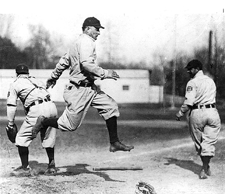 Photo_of_Honus_Wagner,_the_Flying_Dutchman_in_mid-air.