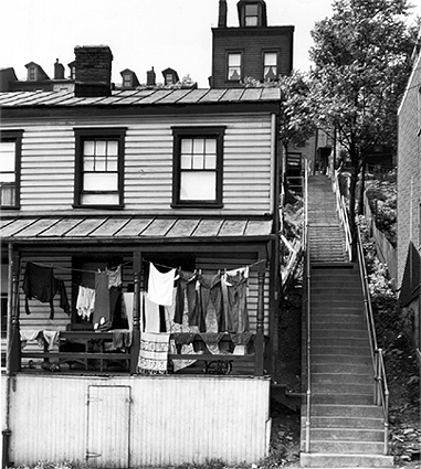 Photo_of_housing_on_Fineview_Hill.