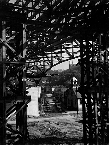 Photo_of_Penn-Lincoln_Parkway_East_Bridge_over_Greenfield_section.