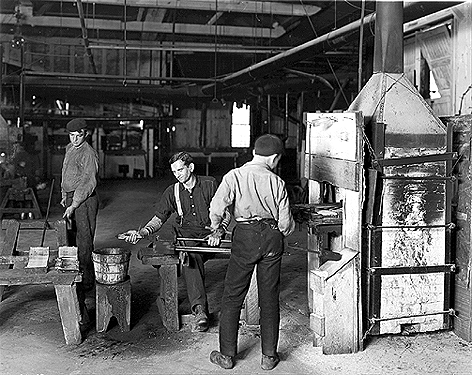 Photo_of_glass_bottles_being_finished.