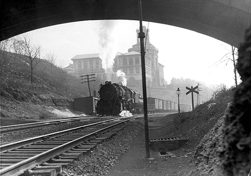 Photo_of_train_in_Panther_Hollow.