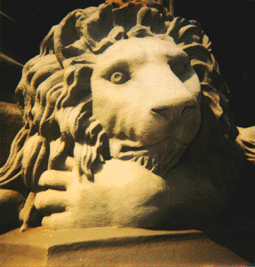 Polaroid_of_right_lion_outside_Dollar_Bank_downtown_Pittsburgh.