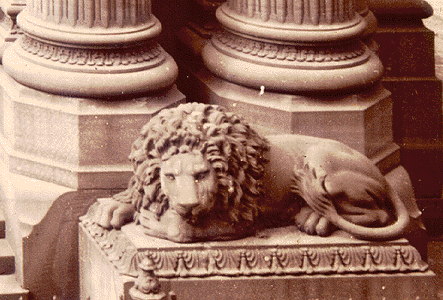 Photo_of_right_lion_in_front_of_Dollar_Savings_Bank_(closeup).