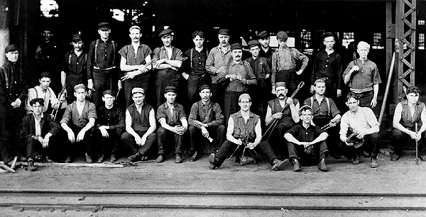 Photo_of_workers_at_J&L.