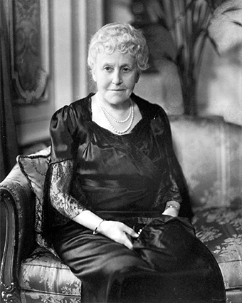 Portrait_photo_of_Mrs._Louise_Whitfield_Carnegie.