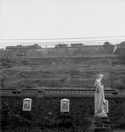 Photo_of_courtyard_of_St._Patrick's.