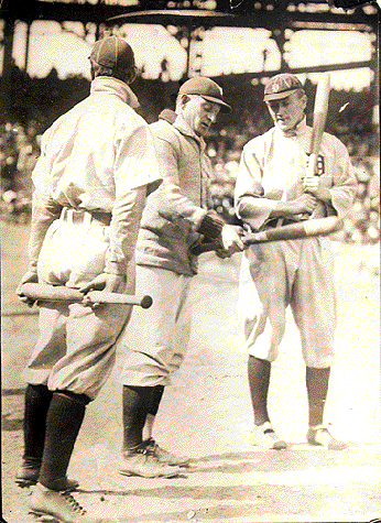 Photo_of_Honus_Wagner,_Ty_Cobb,_and_Davy_Jones.