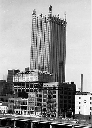 Photo_of_PPG_building_under_construction.