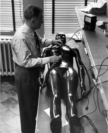 Photo_of_copper_manikin_at_University_of_Pittsburgh's_School_of_Public_Health.