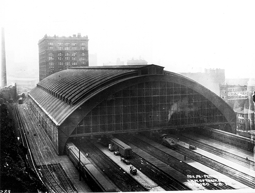 Photo_of_Pennsylvania_Station_train_shed.