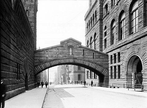 Photo_of_Bridge_of_Sighs_between_County_Court_House_and_Jail.