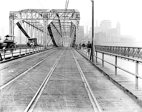 Postcard_of_Smithfield_Street_Bridge_in_1912.