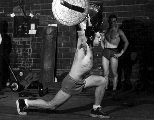 Photo_of_young_man_lifting_weights.