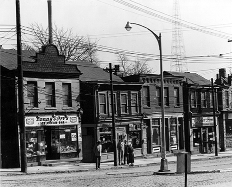 Photo_of_shopping_center_on_Herron_Ave.